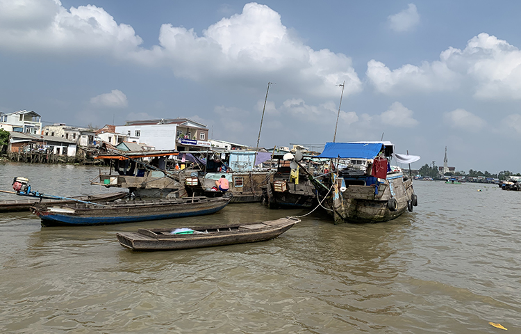 Cai Be Floating market